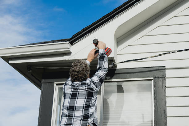 Siding Removal and Disposal in St Jaco, IL